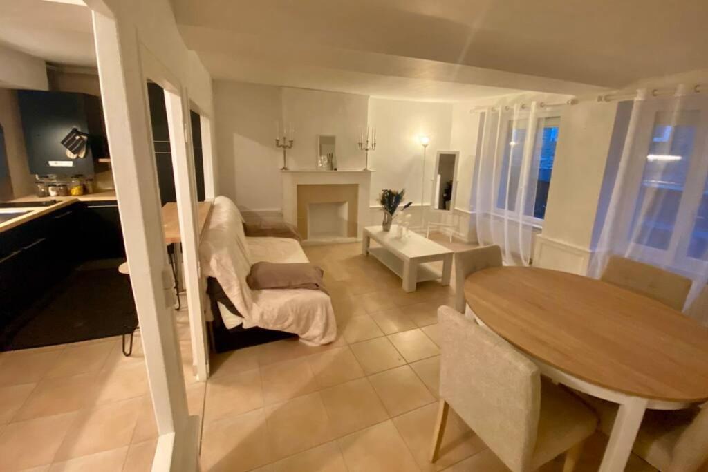 La Reine Apartment Авранш Екстериор снимка